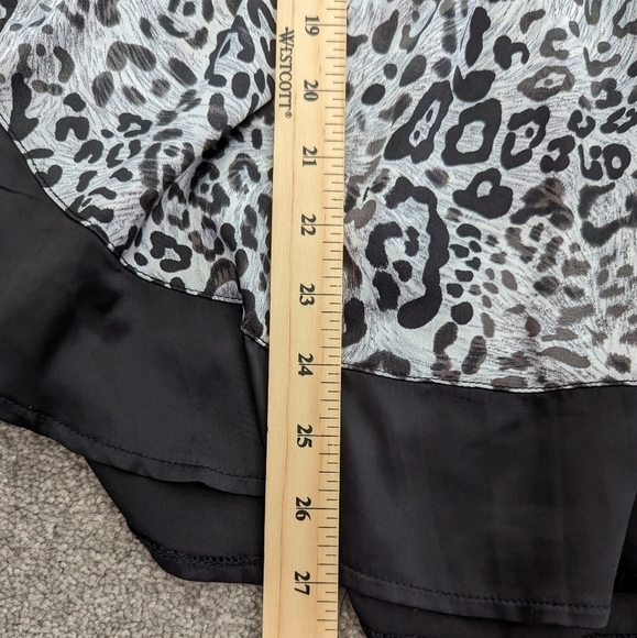 FLORAL embroidered satin bat arm blouse - Picture 7 of 11